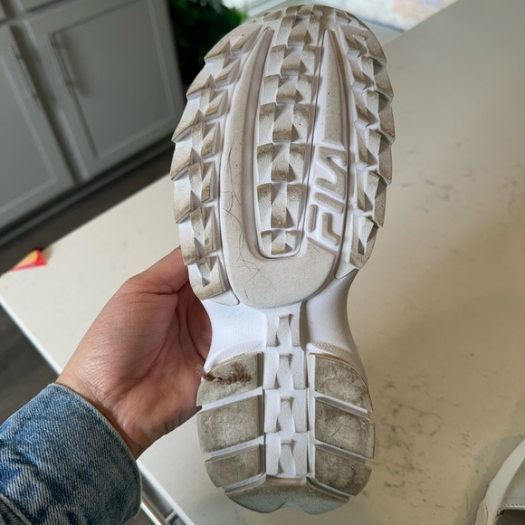 Gently used Fila Women’s disruptor sandal size 9 metallic silver and white. - Picture 4 of 4